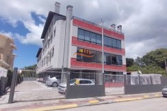 APARTAMENTO TÉRREO 2 DORMITÓRIOS 2 AR COND. NA QUADRA DO MAR